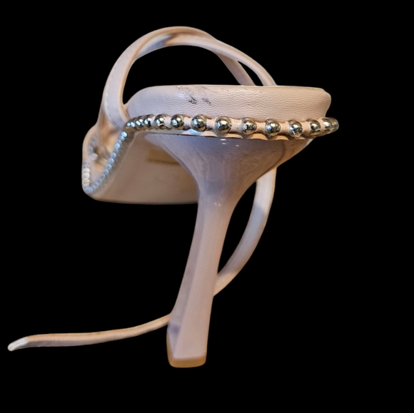 Elegant Nude Stiletto Heels - Picture 9 of 11